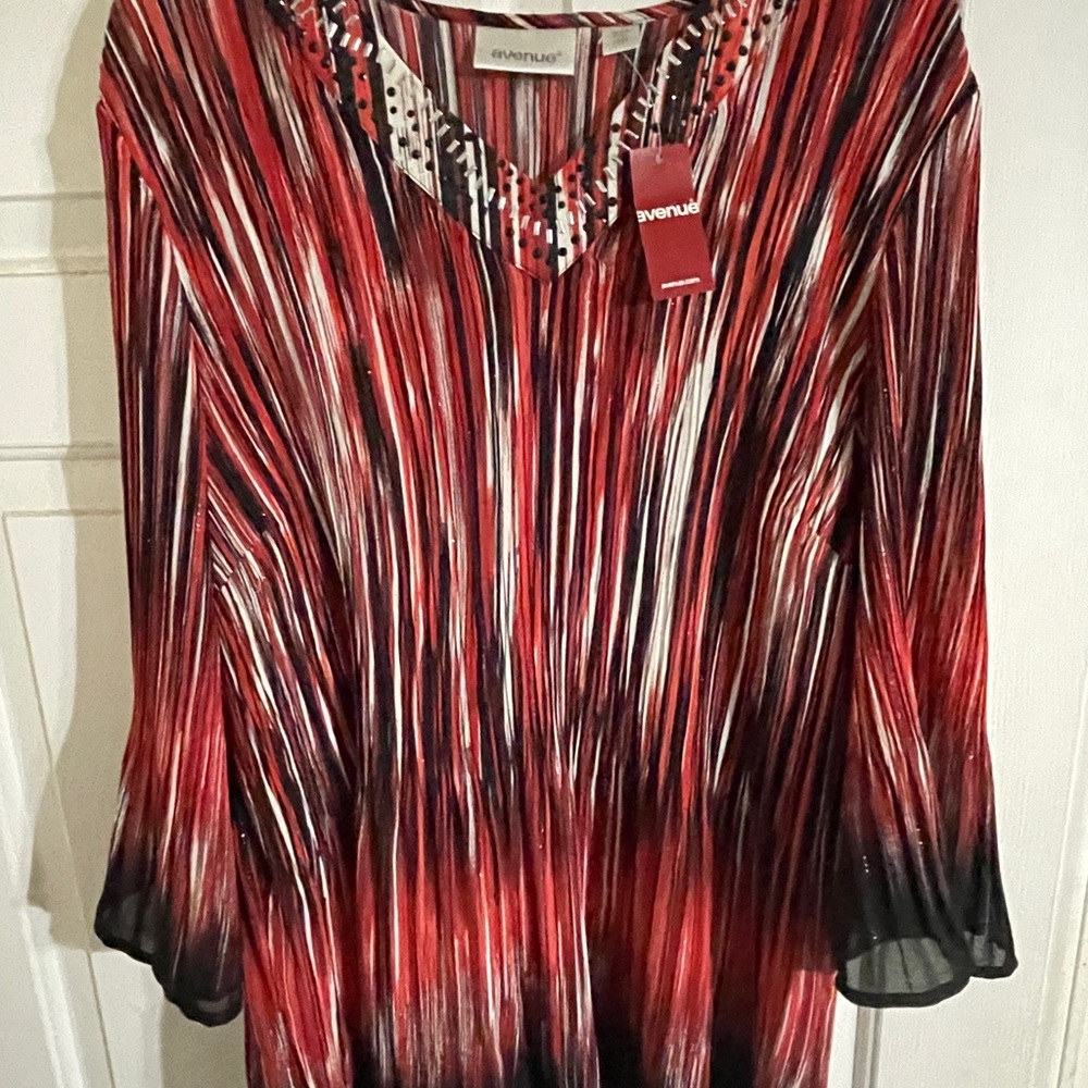 Avenue Black, Red, silver blouse